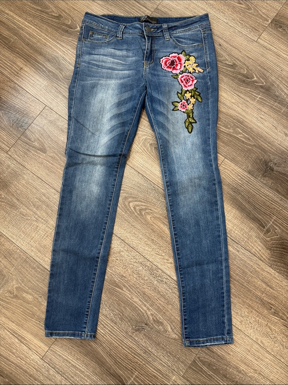 Women’s Blue Embroidered Floral Skinny Jeans size 11